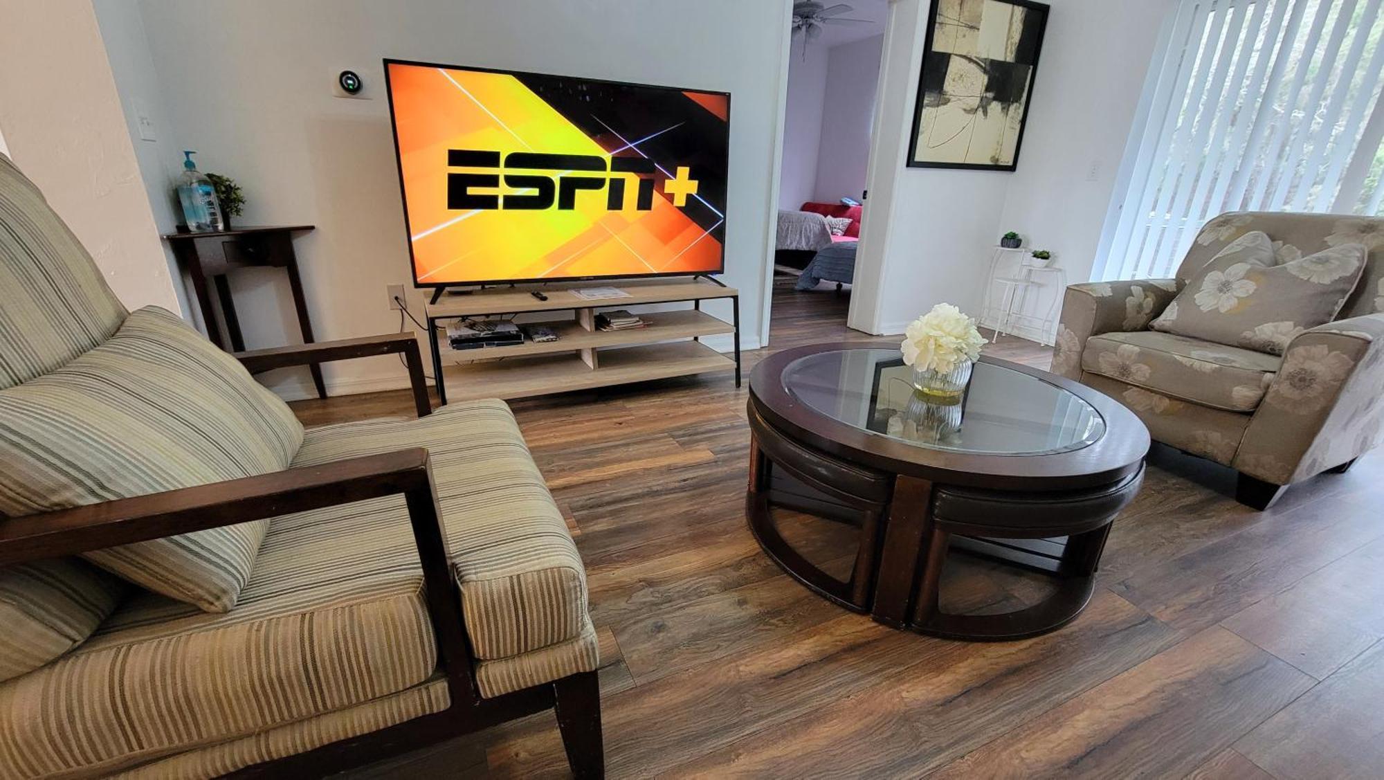 2 Master Suite Apartment Near North Florida Regional Med, Uf Health, & Mall 盖恩斯维尔 外观 照片